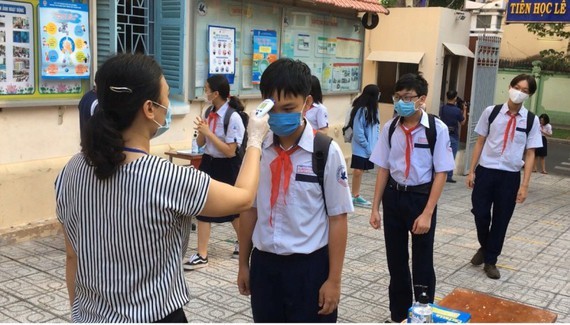 HCMC proposes to re-open schools in districts with safe plans against Covid-19 ảnh 1