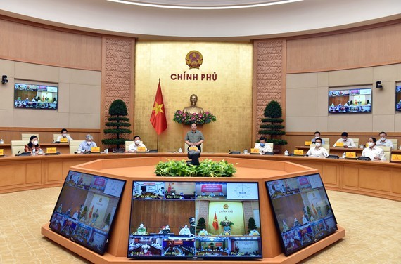 PM warns against hastiness in reopening after lockdown ảnh 2