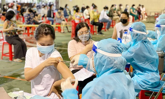 Ministry urges to give guidance on use of Hayat-Vax, Abdala vaccines ảnh 1
