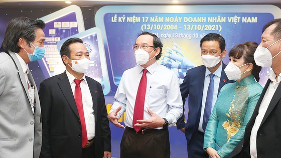 City administrators always listen to businesspersons' opinions for economic recovery, development ảnh 2