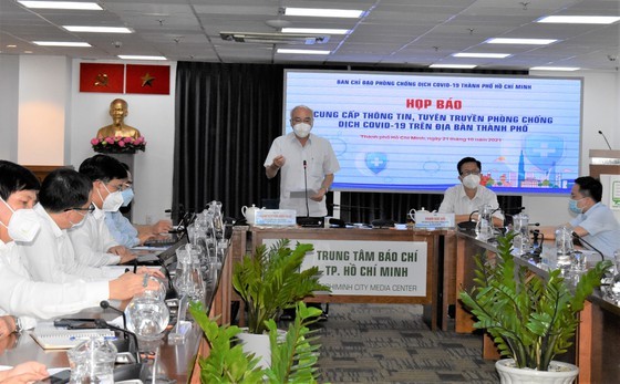 HCMC pays tribute to frontline people in fight against Covid-19 ảnh 2