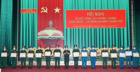 HCMC Party Chief praises  armed forces  ảnh 2