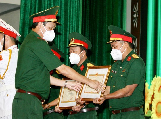 HCMC Party Chief praises armed forces ảnh 4