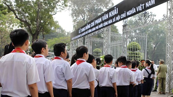 Vietnamese people bid last farewell to late PM Phan Van Khai ảnh 4