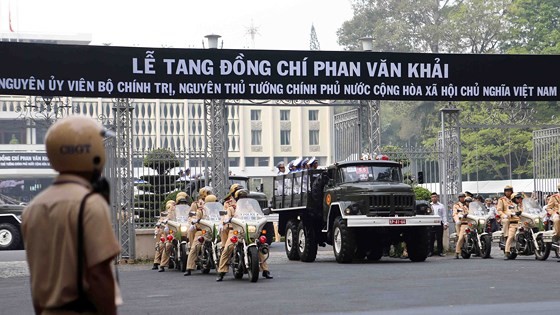Vietnamese people bid last farewell to late PM Phan Van Khai ảnh 13