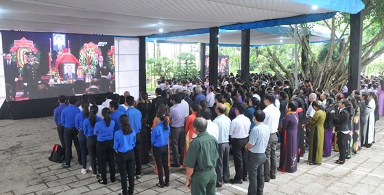 Vietnamese people bid last farewell to late PM Phan Van Khai ảnh 21
