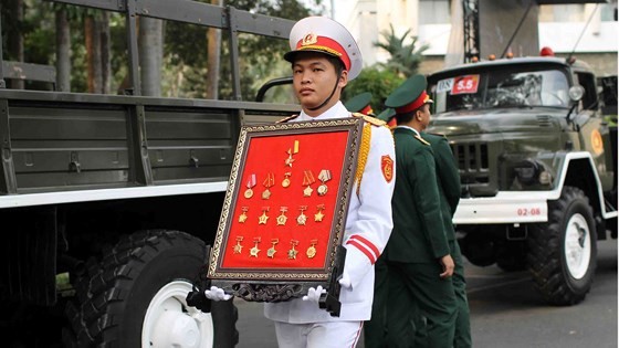 Vietnamese people bid last farewell to late PM Phan Van Khai ảnh 11