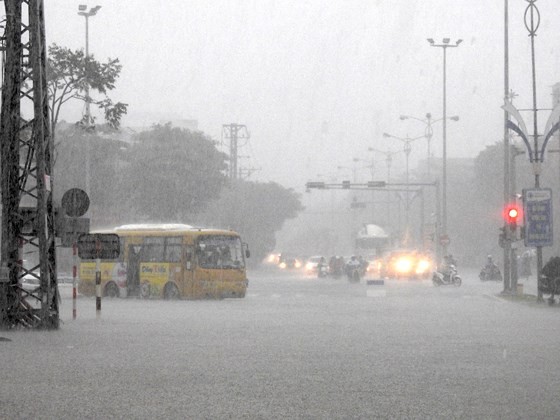 Floodwater raising in central region ảnh 9