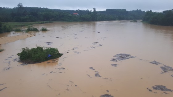 Many schools in Ha Tinh closed due to heavy downpour ảnh 1