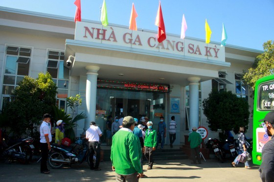 Quang Ngai increases ships picking up over 2,000 tourists from Ly Son Island ảnh 4
