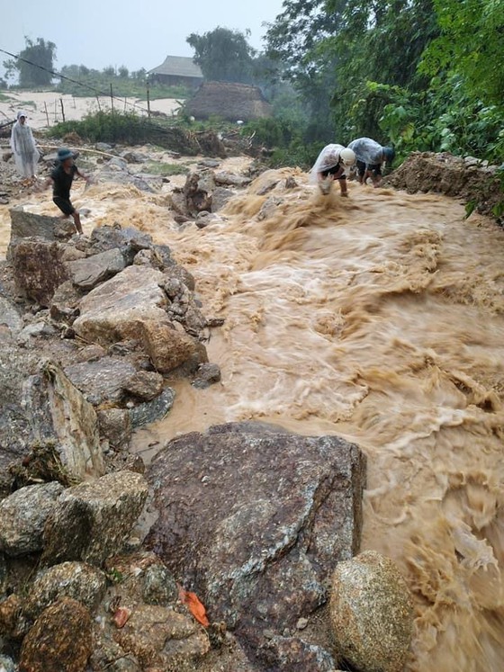 South to suffer rainy spells following development of tropical depression ảnh 1