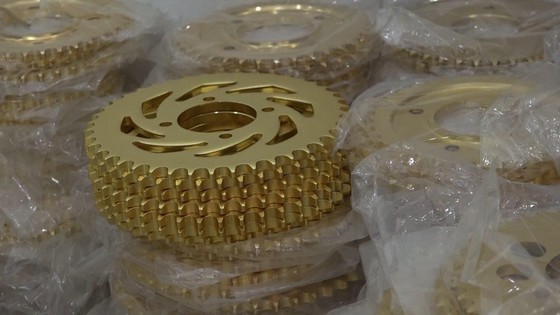 City abolishes huge quantity of counterfeit motorcycle parts ảnh 2