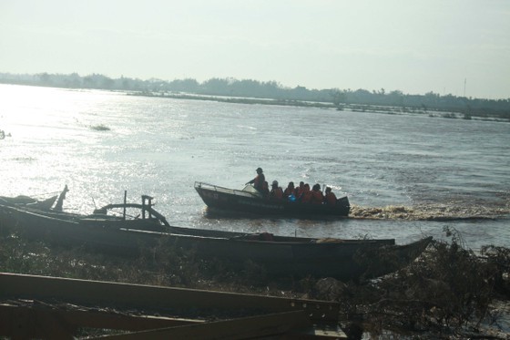 Storm Molave leaves 83 dead, missing in Central Vietnam ảnh 1