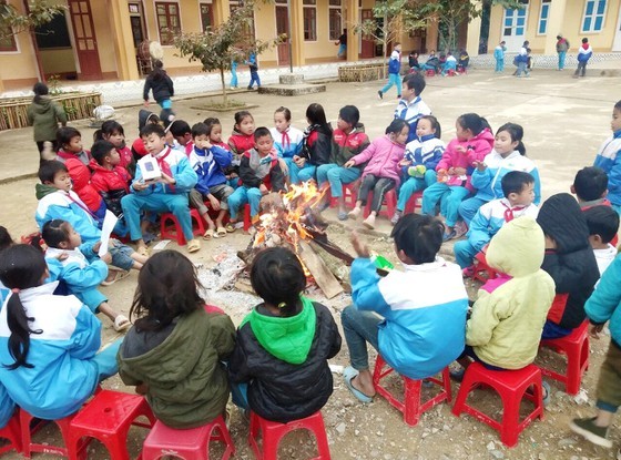 Northern people contrive to live under current gelid cold ảnh 6