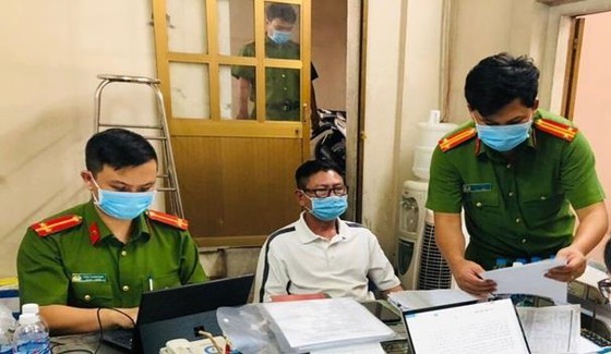 Dong Nai Police seize dozens of thousands of products without invoices ảnh 1