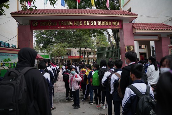 More than 2 million students come back to schools in Hanoi ảnh 1