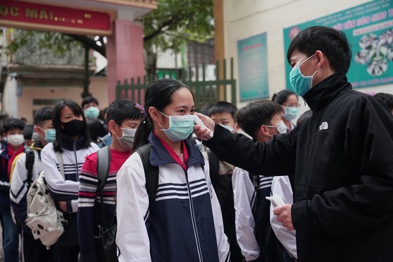 More than 2 million students come back to schools in Hanoi ảnh 4