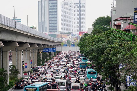 More than 2 million students come back to schools in Hanoi ảnh 11