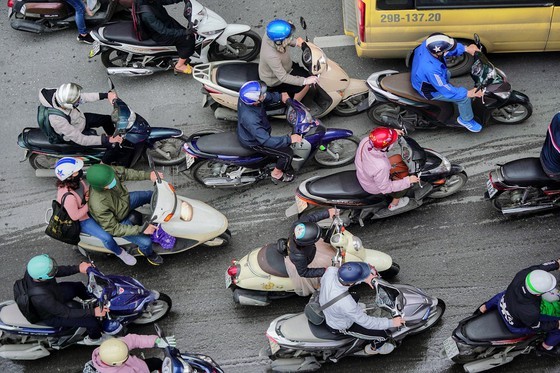 More than 2 million students come back to schools in Hanoi ảnh 12