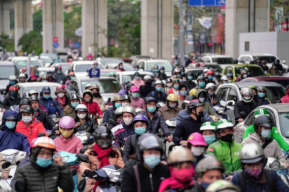 More than 2 million students come back to schools in Hanoi ảnh 17