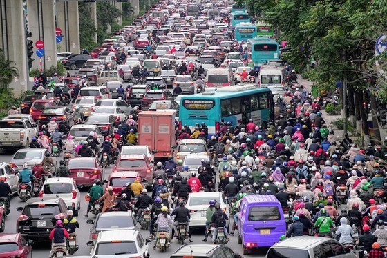 More than 2 million students come back to schools in Hanoi ảnh 10