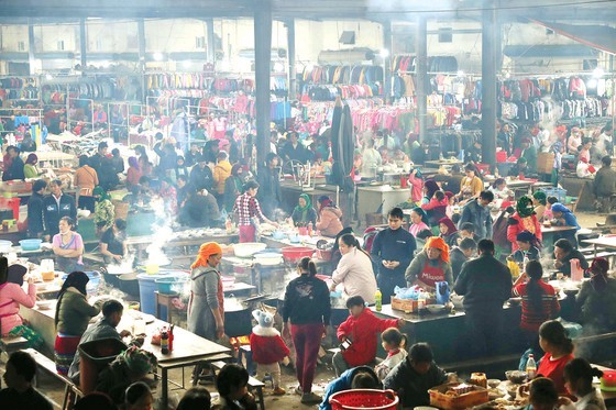 Meo Vac ethnic market becomes must-visit place in Ha Giang ảnh 1