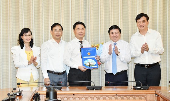 Tran Hoang Quan appointed as Director of HCMC Department of Construction ảnh 3