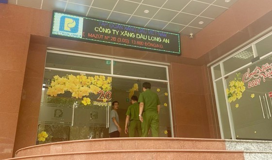 Petrolimex Long An leader arrested in fake gasoline ring case ảnh 1