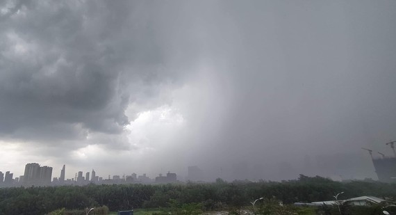 Downpour, thunderstorm forecast across country, heatwaves continue ảnh 1