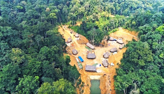 Ethnic minority villages built on mountains in Central Vietnam ảnh 1