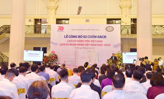 Two books on Vietnamese currency, banking system published ảnh 1