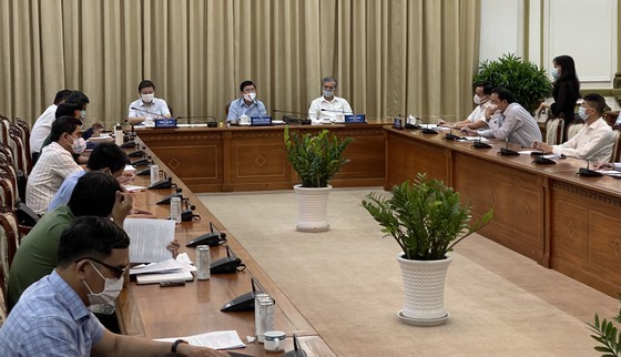 HCMC to cease unnecessary services against risk of Covid-19 infection ảnh 1