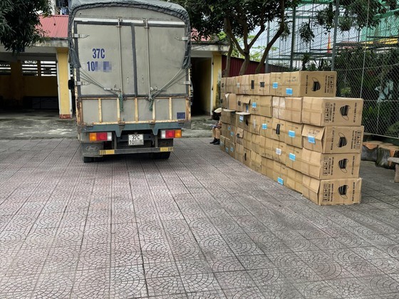 Ha Tinh Province’s police seize 122,500 medical masks with unclear origins ảnh 2