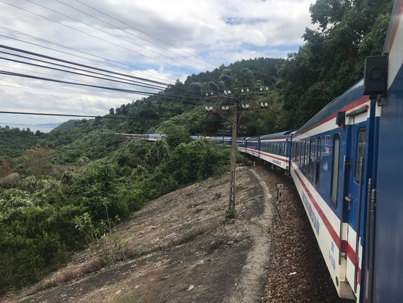 Only two twin trains allowed operating daily on North-South railway ảnh 1