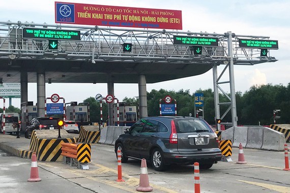 Toll revenue through BOT stations reduces over 40 percent from beginning of May ảnh 1