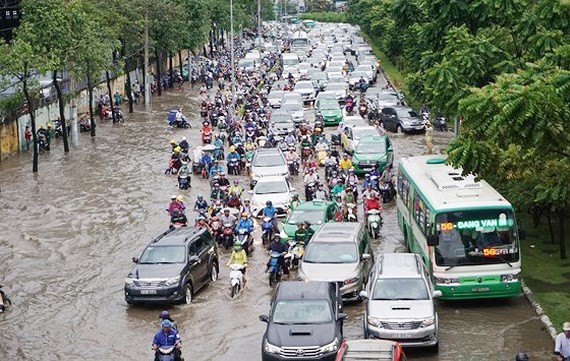 Climate change significantly impacts on transportation infrastructure in HCMC ảnh 1