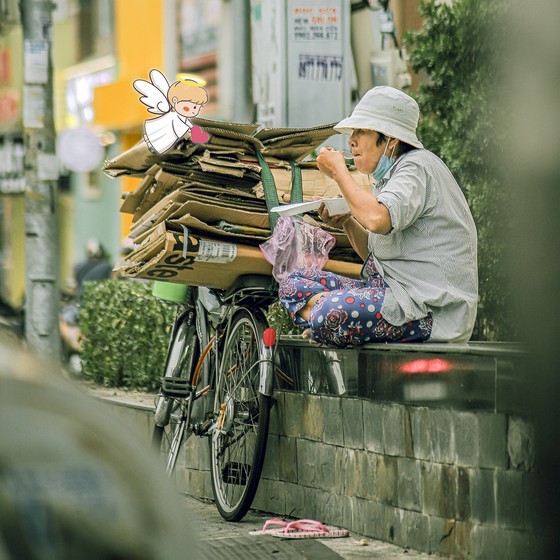 Livelihoods of the poor on HCMC streets via some random photos ảnh 4