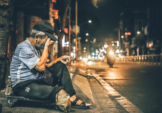 Livelihoods of the poor on HCMC streets via some random photos ảnh 6