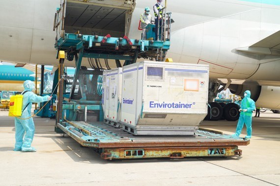 Nearly 660,000 AstraZeneca Covid-19 vaccine doses arrive in HCMC ảnh 1