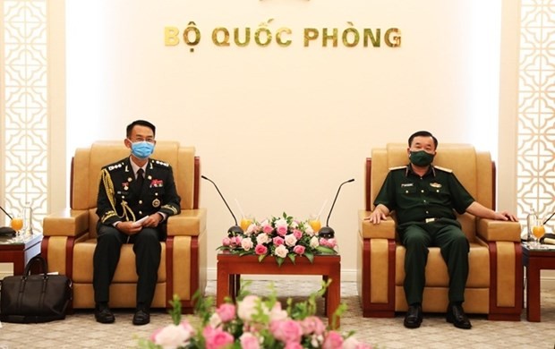 Deputy Defense Minister meets RoK’s outgoing, new defense attachés ảnh 1