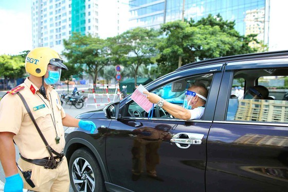 HCMC residents wholeheartedly joining hands in Covid-19 fight ảnh 6