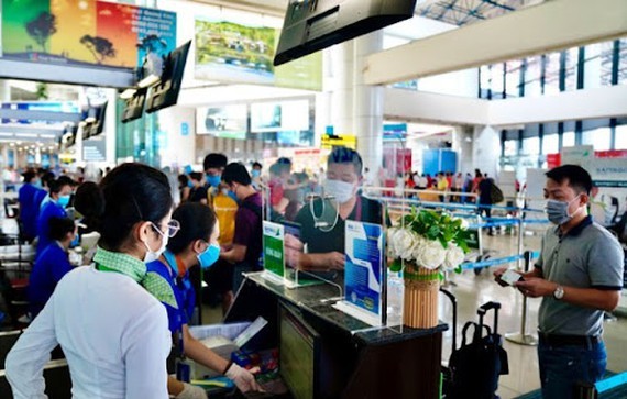 HCMC facilitates passengers' travel to Tan Son Nhat Airport ảnh 1