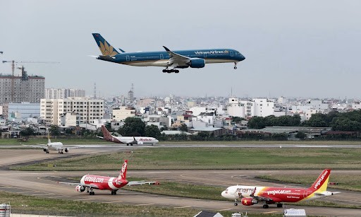 CAAV asks airlines to halt selling domestic flight tickets ảnh 1