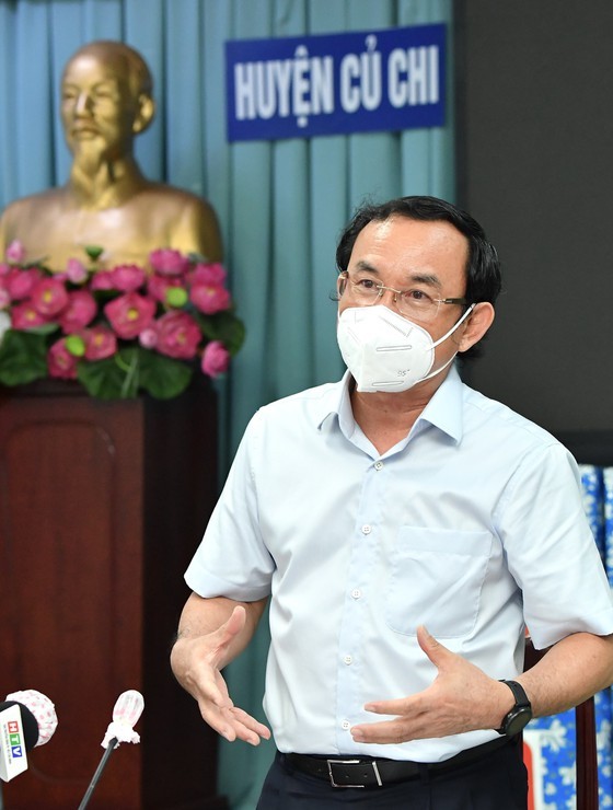 HCMC residents prepare to live with Covid-19 under new-normal state ảnh 12