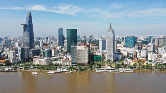 HCMC residents prepare to live with Covid-19 under new-normal state ảnh 14