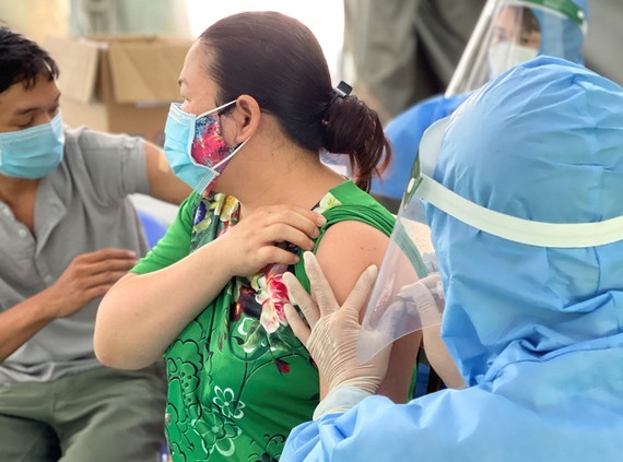 HCMC: Over 1.4 mln people fully vaccinated against Covid-19 ảnh 1