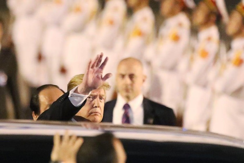 US President arrives in Vietnam for DPRK-USA summit ảnh 5