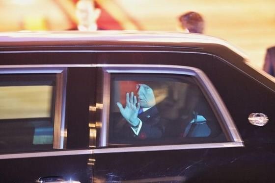 US President arrives in Vietnam for DPRK-USA summit ảnh 6