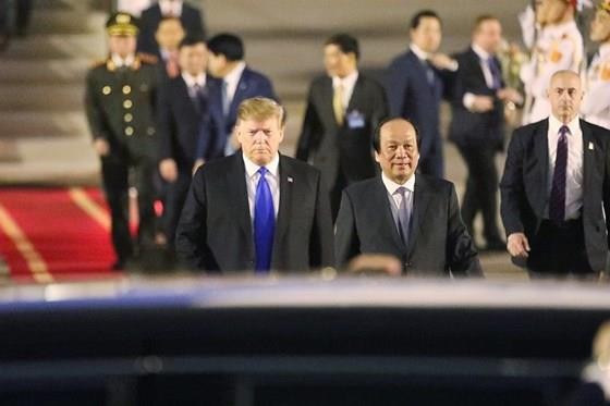 US President arrives in Vietnam for DPRK-USA summit ảnh 1