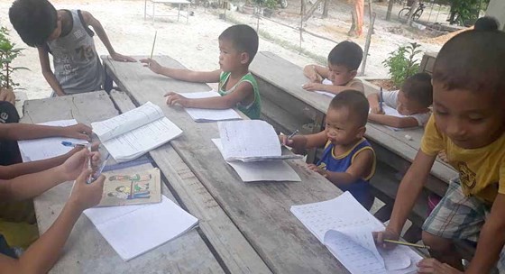 Summer days of children in countryside ảnh 7